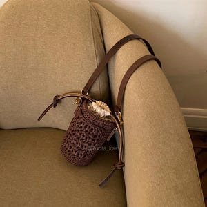 Chocolate Brown Raffia Mini Bag – Woven Straw Crossbody, Boho Summer Bucket Purse, Natural Crochet Beach Bag, Handmade Brown Bag