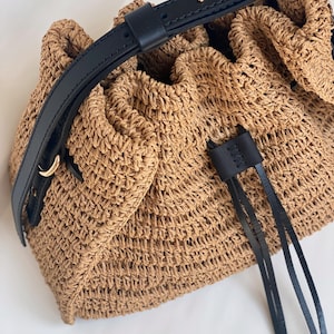 Handmade Raffia Bucket Bag, Luxury Crochet Straw Purse, Premium Leather Strap, Elegant Summer Handbag, Handcrafted Natural Raffia Bag