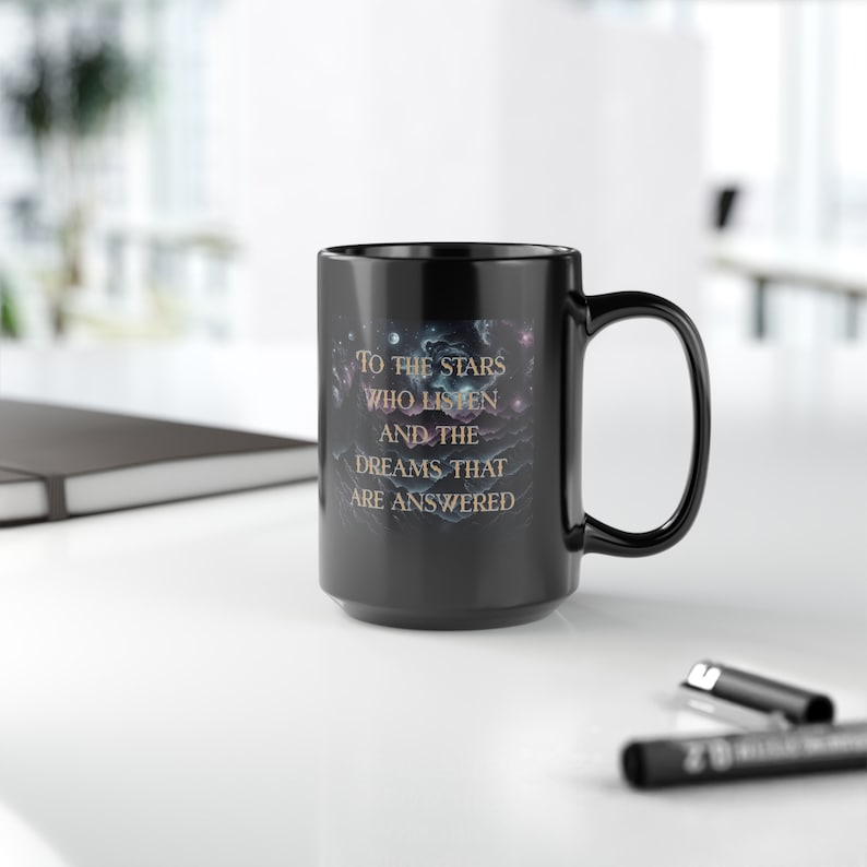 Mercancía romántica, taza de ACOTAR, mercancía de ACOTAR, mercancía de Booktok, taza mística, taza de libros, lector de fantasía, taza de fandom, artículos de libros, romance oscuro imagen 5
