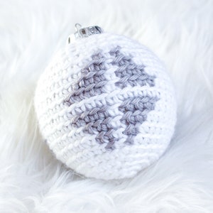 Crossed Diamond CROCHET BAUBLE, Christmas Crochet, Ornament, Decoration, Holiday, Handmade image 3