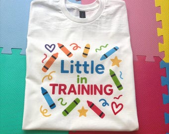 Camiseta unisex para adultos Little in training cgl
