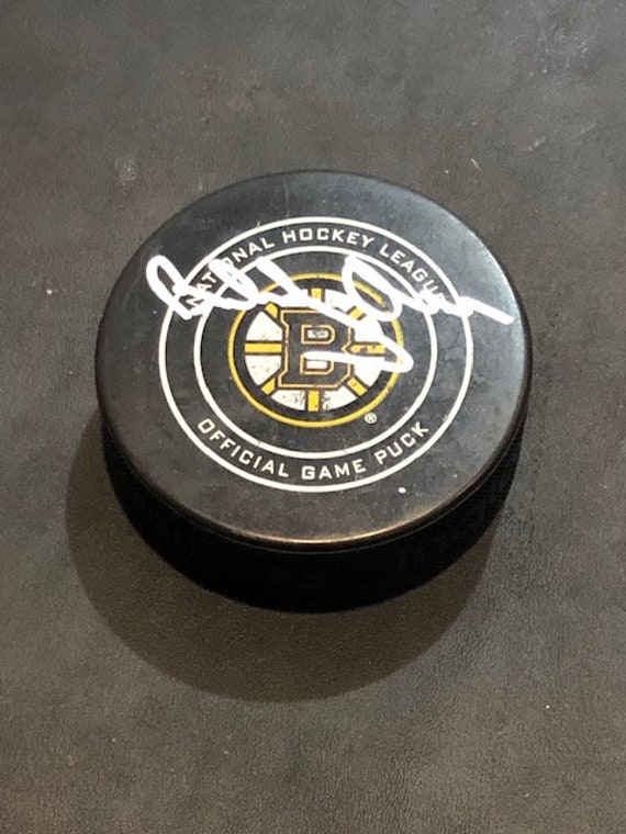 bobby orr signed puck