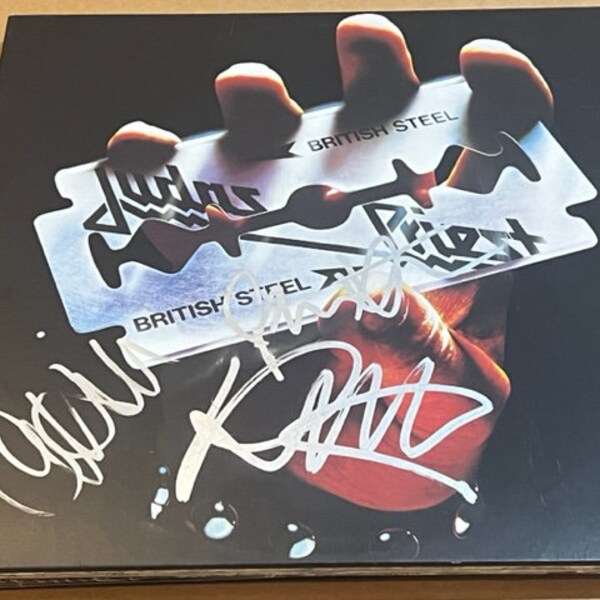 Rob Halford Ian Hill & Glenn Tipton firmaron un LP autografiado del álbum JUDAS PRIEST