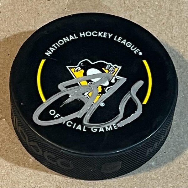 SIDNEY CROSBY Signed Autographed Pittsburgh Penguins NHL Game Puck