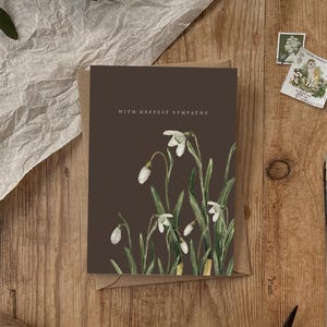 Tarjeta ecológica con acuarela de campanillas de invierno, 100 % reciclada. Con nuestro más sentido pésame