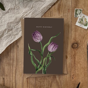 Tarjeta ecológica de acuarela con tulipanes de feliz cumpleaños 100 % reciclada