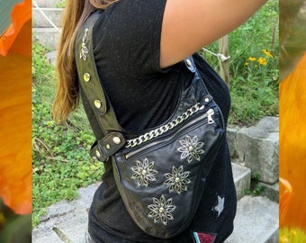 kleine Handtasche für Damen, Schultertasche mit Kette, Revolverbag "Stella" schwarzes Pferdeleder, Umhängetasche, Handytasche Damen Leder