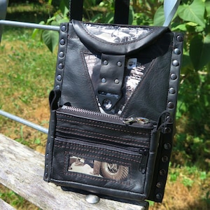 Handytasche im Rockabilly stil, schwarzes Pferdeleder, Crossbody mit Nieten und vielen Fächer, Umhängetasche, minimalistische Ledertasche