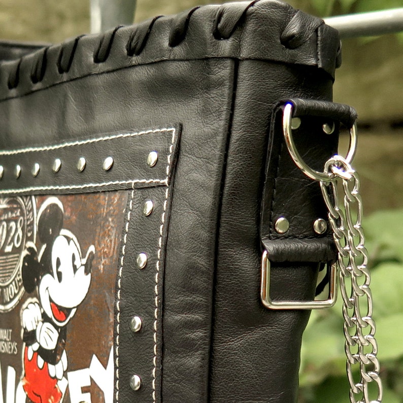 kleine Handtasche für Damen, Umhängetasche mit Kette, mit Mickey, schwarzes Leder, kleine Crossbody mit Reissverschluss und vielen Fächer Bild 6