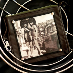pequena bolsa de couro unissex, couro marrom, foto anos 70 "Dragon Lady's", estojo de couro com zíper, organizador de bolsas para mulheres e homens