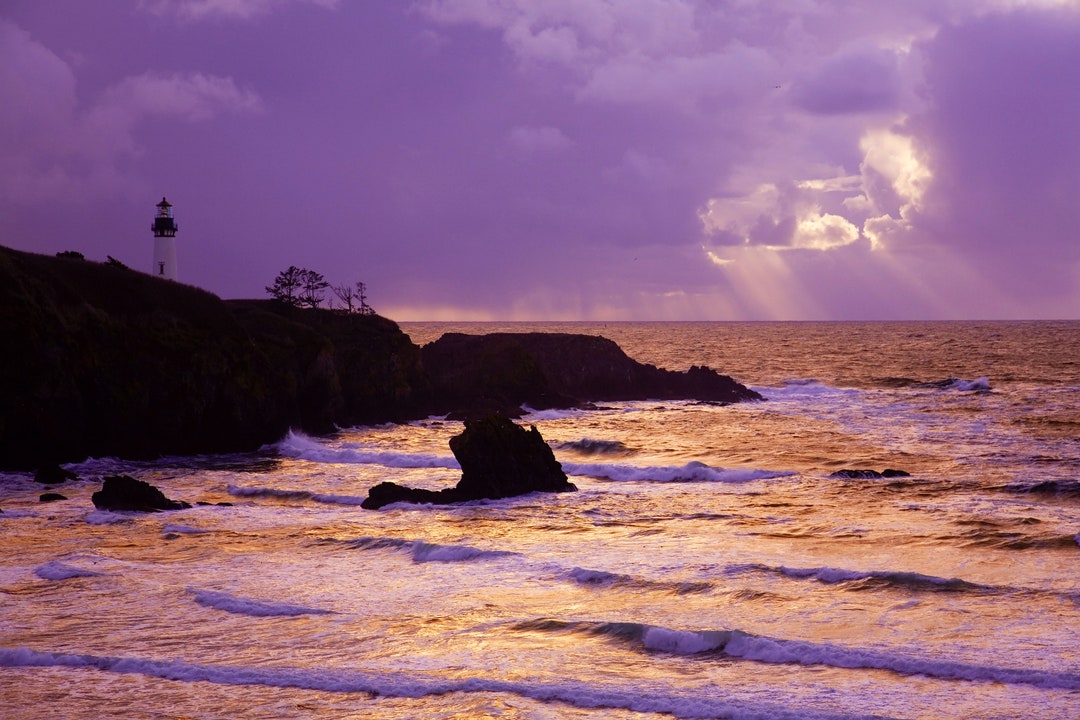 Sunset at Yaquina Head Lighthouse Oregon Coast Overlooking the Pacific ...