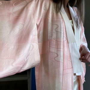 Vintage Pink Silk and Ivory Wave Patterned Kimono