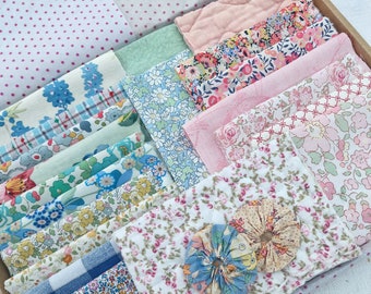 gemengde bloemenselectiedoos, slow stitching-collectie, bloemenstoffen, quiltstukken, wollen deken, Liberty-stoffen, vintage bloemenfab