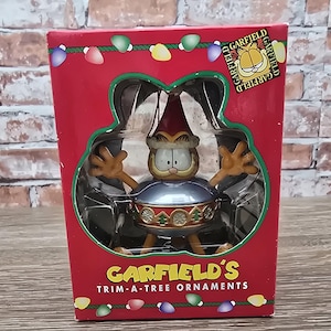 Garfield Christmas ornament / 1996 PAWS