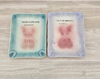 Vintage "I Made An Impression" Souvenir Ashtrays Set, Kentucky & Mississippi Mid Century Ceramic Tobacciana, Retro Novelty Footprint Trinket