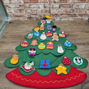 2004 Hallmark Keepsake Advent Calendar for Kids / Countdown to