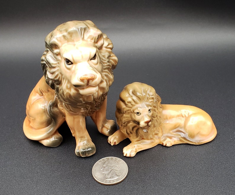 Vintage lion figurines Lot of 2 Made in Taiwan