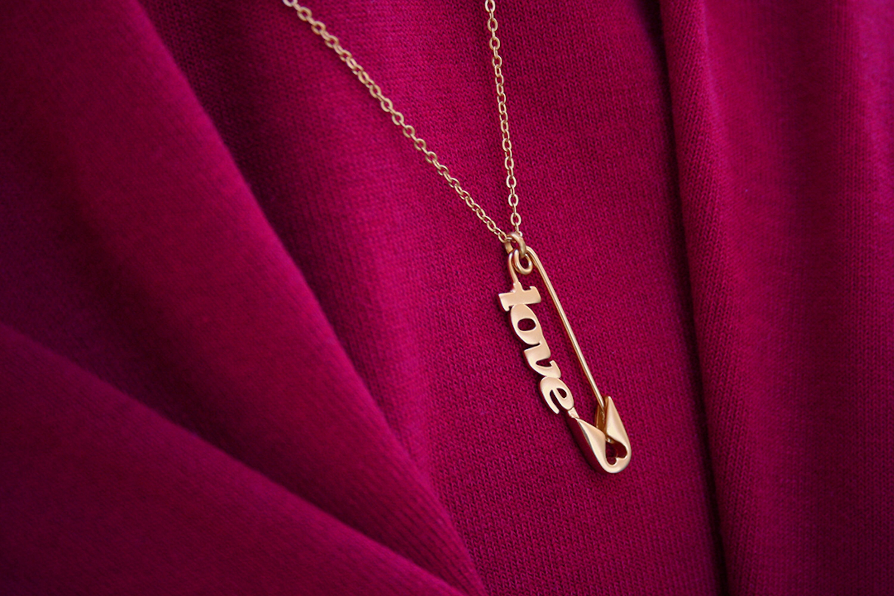 Collana Con Spilla Da Balia E Ciondolo Cuore - Gioiello Regolabile In Oro, Idea Regalo Donna