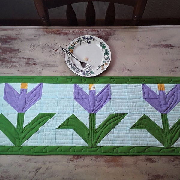 Easy Crocus Flower Table Runner PDF Quilt Pattern , Spring Table Runner