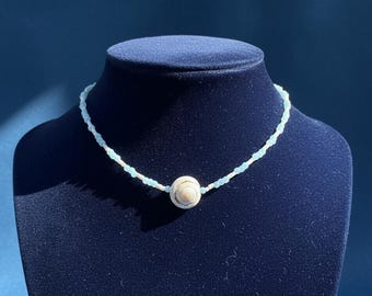 Handgjort halsband med blått pärlsnäcka: Spänne i sterlingsilver, 40 cm