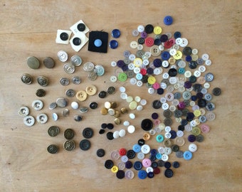 Vintage Buttons/Vintage Plastic Buttons/Metal Buttons/Sewing Supplies/Scrapbooking/Crafting Supplies