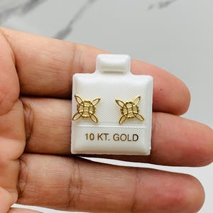 Aretes de oro macizo de 10k o 14k con cierre de rosca y nudo de bruja - Aretes en Oro nudo de bruja