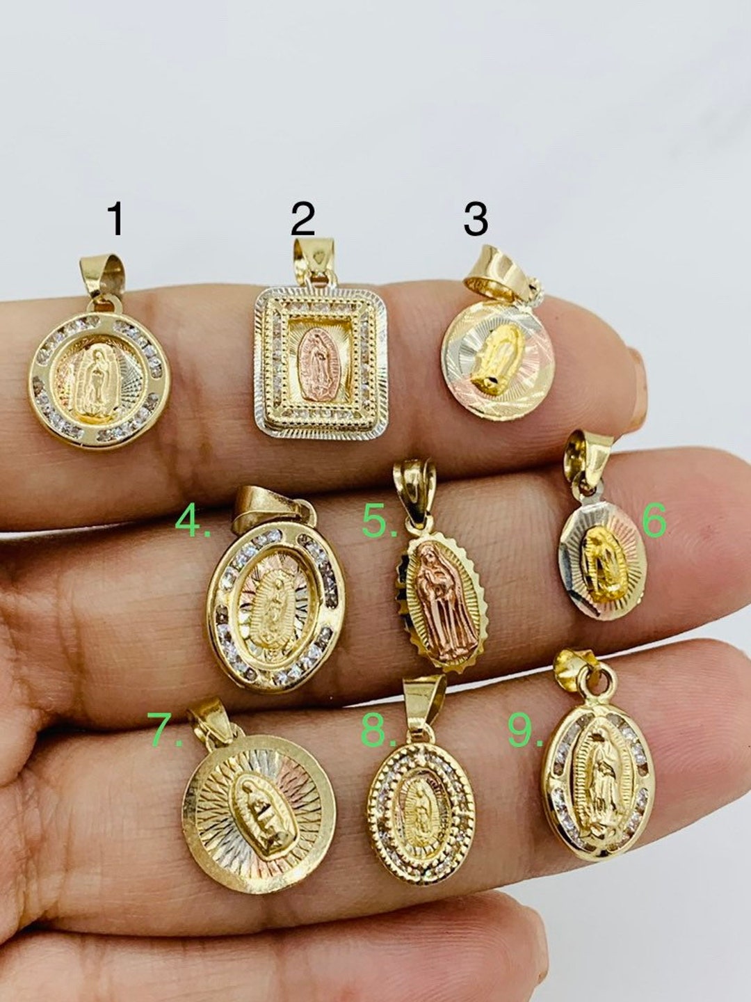 10k Gold Pendant Tiny Virgin Mary Dije Pequeña En Oro Virgen - Etsy
