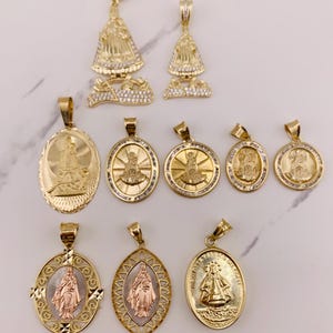 Colgante de oro de 10k Virgen Nuestra Señora de la Caridad - Caridad del cobre Virgen - Dije en oro