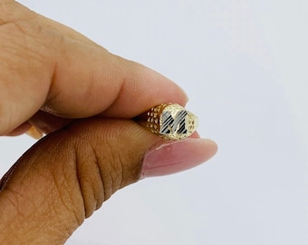 Real 10k solid Gold Initial letter M size 2.5 Girl or Boy - Anillo de Oro de Niña o Niño Nombre Inicial M tamaño 2.5
