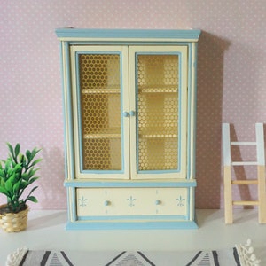 Armoire de cuisine miniature Armoire crème Beige Blue Table Dollhouse Kitchenware Display