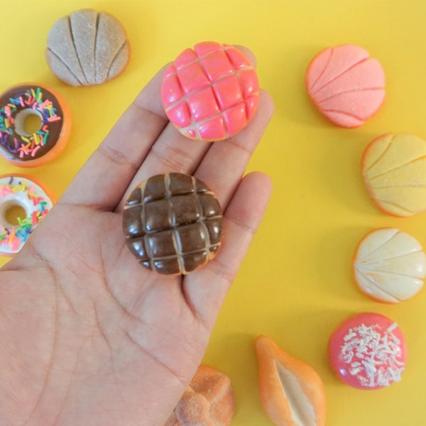 Mini concha Mexican Pan Dulce multicolored conchita INDIVIDUAL sweet bread Mexico Miniatura Mini Food comida