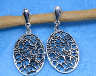 Pair  Of  Sterling  Silver  925  Oval  Patterned  Stud  Earrings  In  Gift  Box