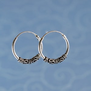 Pair Of Sterling Silver 925 Bali Hoop Earrings 10 , 12 , 14 , 16 , 18 , 20 , 25 , 30 MM image 3