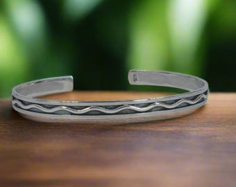 Justerbart armband i sterlingsilver 925 med ormskinn i presentask (väger 11,2 gram)