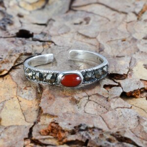 Sterling silver 925 adjustable crimson stone toe ring.