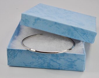 Justerbart armband i sterlingsilver 925 med kärleksband i presentask