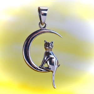 Sterling  Silver  925  Cat  Sat  On  Moon  Pendant