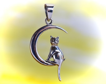 Sterling  Silver  925  Cat  Sat  On  Moon  Pendant