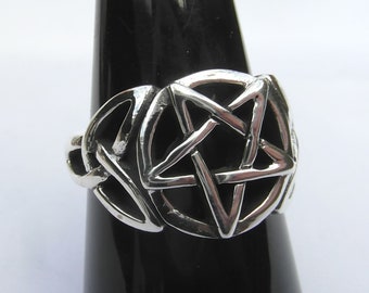 Pentagramring i sterlingsilver 925 med keltisk triangel (väger 6,6 gram)