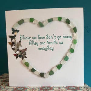 Aquellos que amamos / Tarjeta de condolencias / Tarjeta de felicitación con diseño de Seaglass / Mariposas / Fabricada en Irlanda