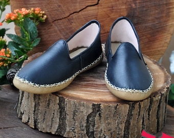 Vollleder schwarze Barfuß-Frauenmoccasions, Erdungssohlen, weiche Leder-Müßiggänger, türkische jemenische Schuhe, minimalistische handwerkliche Schuhe