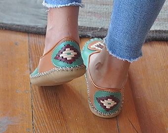 Minnetonka Deerskin Beaded Moccasins in White Color Way - Etsy