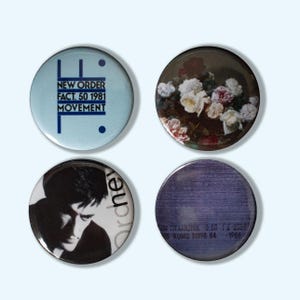 ニュー・オーダー / アルバムバッジ（パック1） / 最初の4枚 - Movement、Power & Corruption、Low-Life、Brotherhood