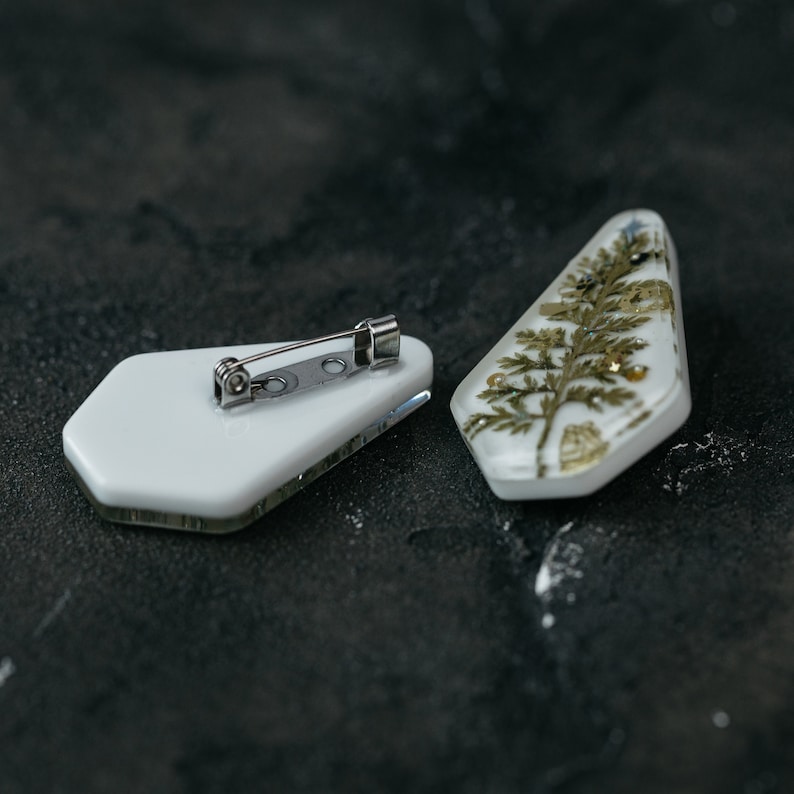 Christmas brooch with decorated Christmas tree jewelry resin real leaf pin