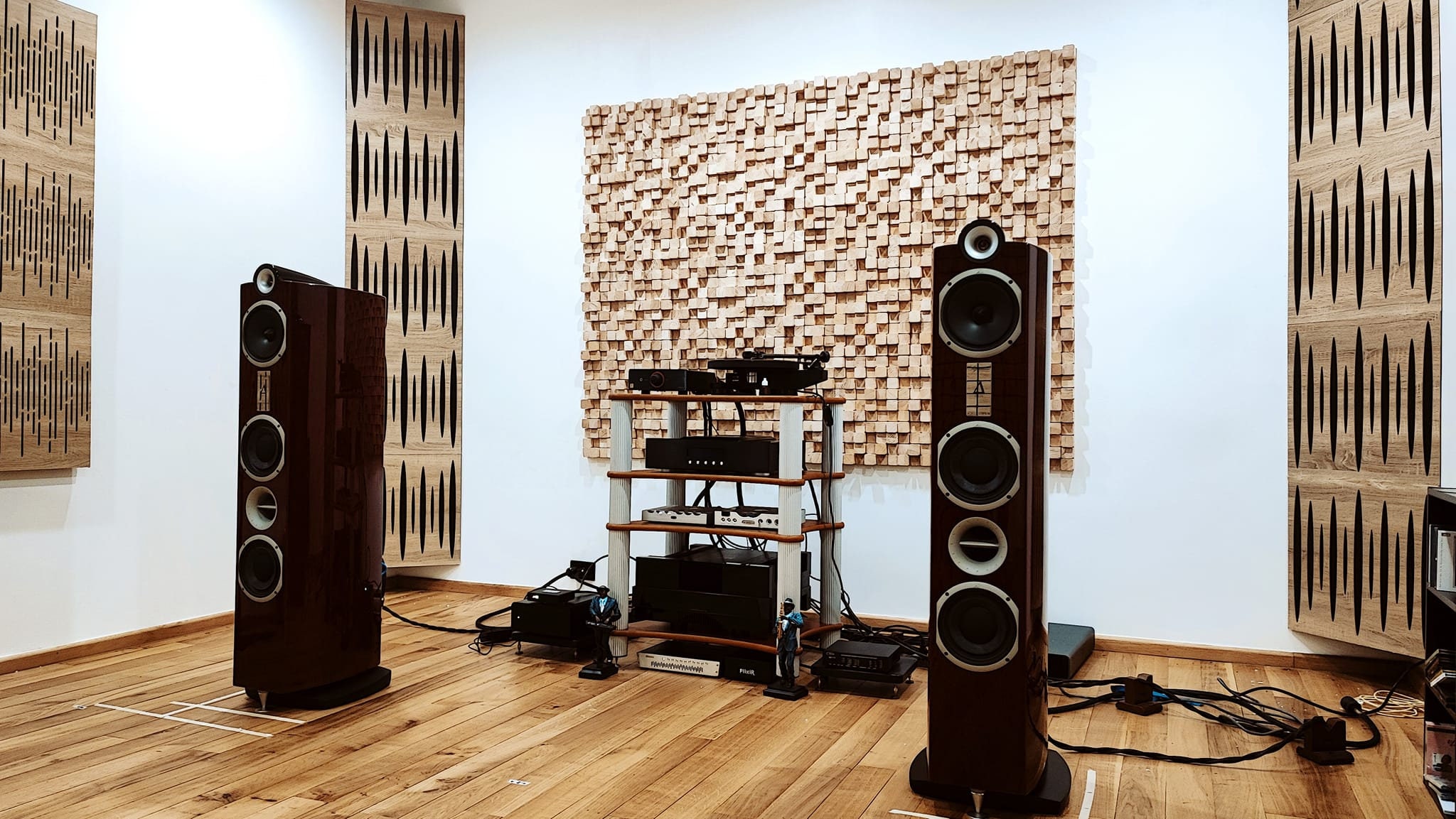 音響木製ディフューザー「スカイライン」 - 50 x 50 cm / 20x20インチ