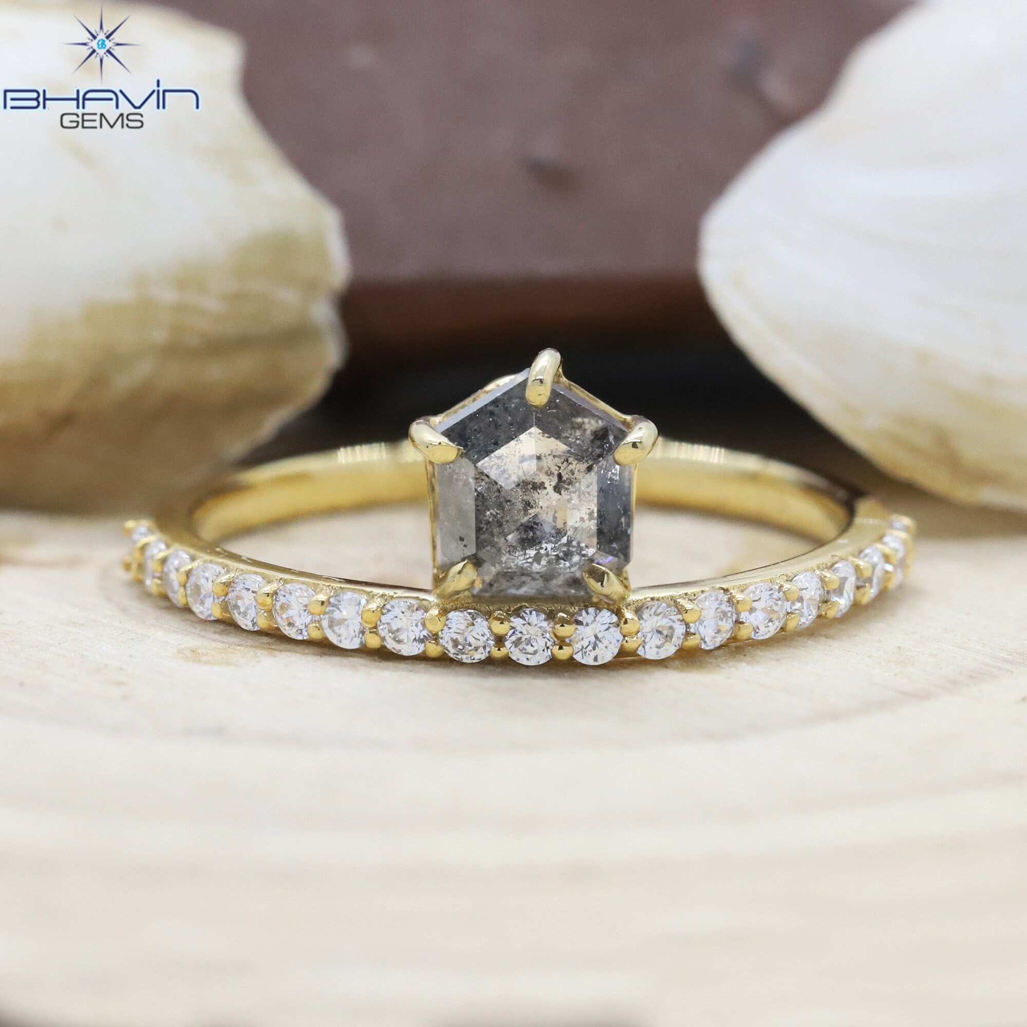 18Kゴールドシールド ソルト＆ペッパー ダイヤモンド エンゲージリング