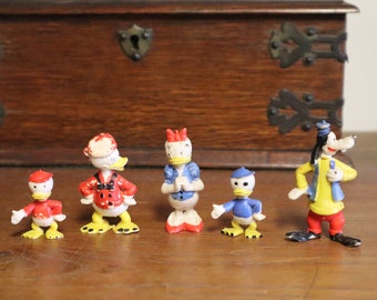 c1980's Walt Disney Figures inc Donald e Daisy Duck com Sobrinhos e Pateta - Feito em Hong Kong