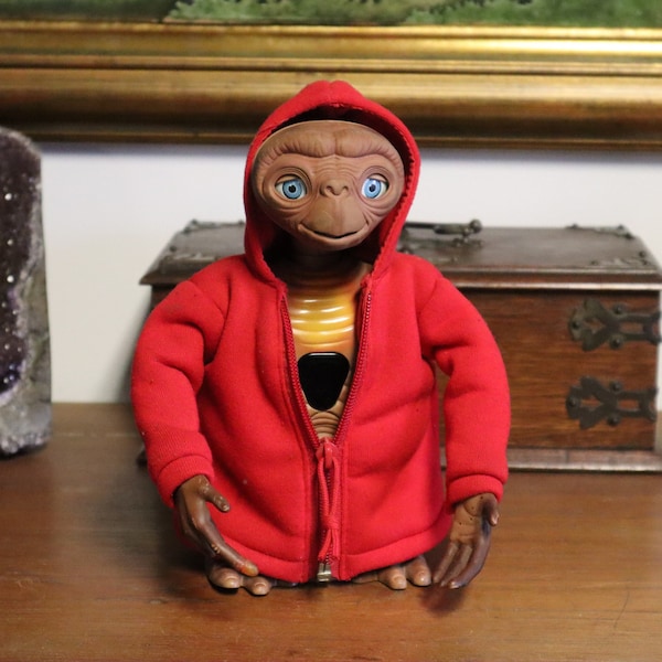 E.T extra terrestrial Battery Operated Toy by Tiger Electronics - Vintage E.T Toy