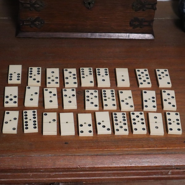 Complete Set of x28 Vintage Dominoes - c1950's Plastic Dominos