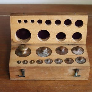 Vintage Brass Weight Set from 1g to 500g - x12 Weights in Fitted Wooden Case - Made in England